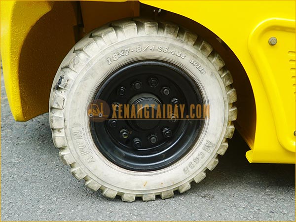 Xe nâng điện ngồi lái KOMATSU FB25-12