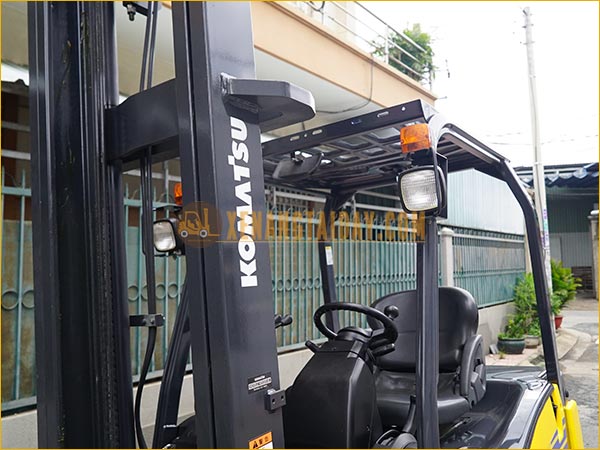 Xe nâng điện ngồi lái KOMATSU FB25-12 gắn bình điện axít chì 72V - 400Ah LIFTTOP VTDX400M