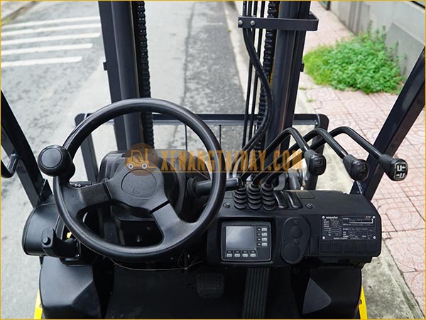 Xe nâng điện ngồi lái KOMATSU FB25-12 gắn bình điện axít chì 72V - 400Ah LIFTTOP VTDX400M