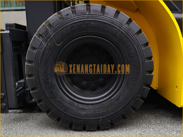 Xe nâng điện ngồi lái KOMATSU FB25-12 gắn bình điện axít chì 72V - 400Ah LIFTTOP VTDX400M