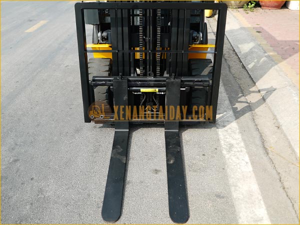Xe nâng điện ngồi lái KOMATSU FB25-12 gắn pin lithum 72V - 340Ah PKGFF72340