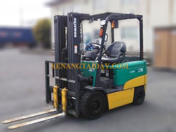 Xe nâng điện ngồi lái KOMATSU FB25EX-11