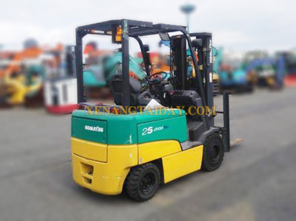 Xe nâng điện ngồi lái KOMATSU FB25EX-11