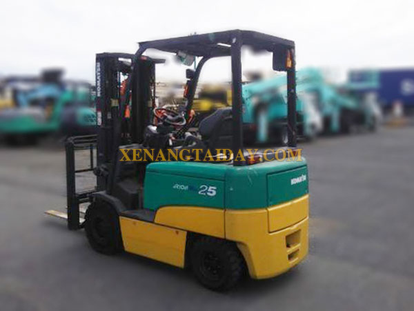 Xe nâng điện ngồi lái KOMATSU FB25EX-11