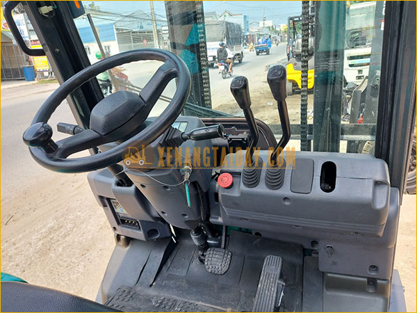 Xe nâng điện ngồi lái KOMATSU FB25EX-11