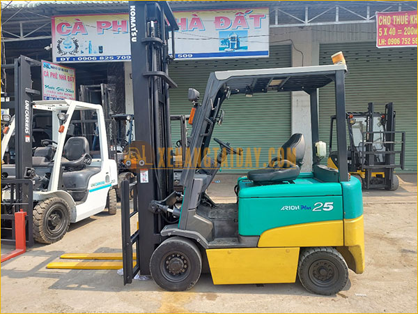 Xe nâng điện ngồi lái KOMATSU FB25EX-11