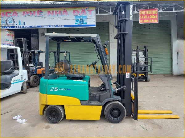 Xe nâng điện ngồi lái KOMATSU FB25EX-11