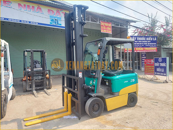 Xe nâng điện ngồi lái KOMATSU FB25EX-11