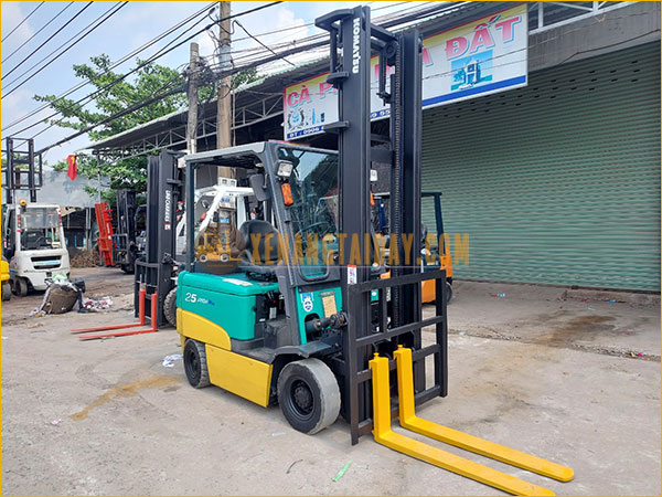 Xe nâng điện ngồi lái KOMATSU FB25EX-11