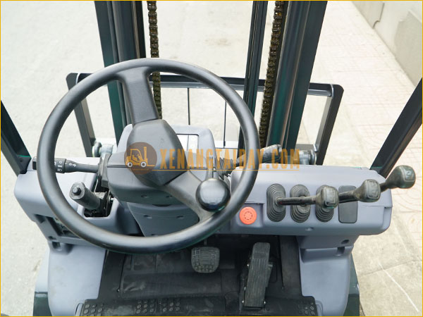 Xe nâng điện ngồi lái KOMATSU FB25EX-11, khung 4m, 2008, 5880 giờ