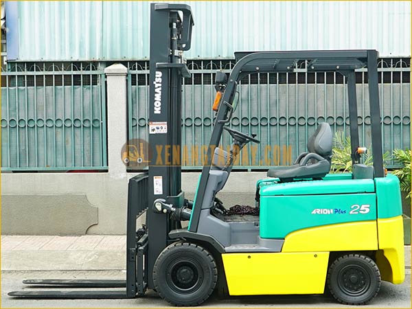 Xe nâng điện ngồi lái KOMATSU FB25EX-11, khung 4m, 2008, 5880 giờ