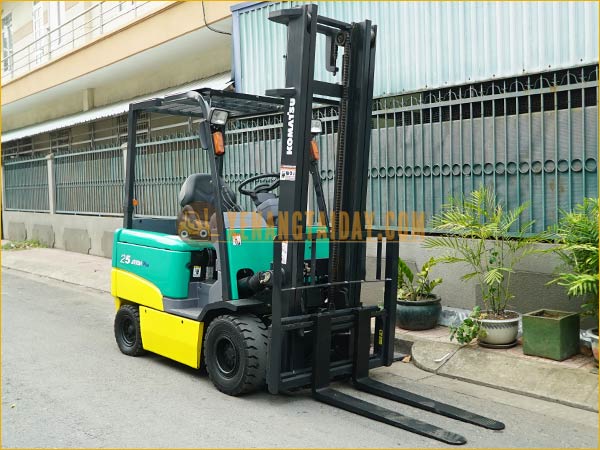 Xe nâng điện ngồi lái KOMATSU FB25EX-11, khung 4m, 2008, 5880 giờ