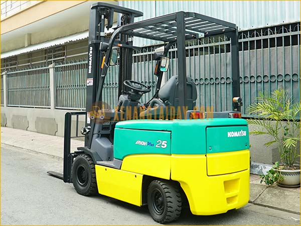 Xe nâng điện ngồi lái KOMATSU FB25EX-11, khung 4m, 2008, 5880 giờ