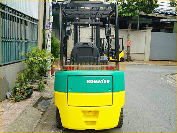 Xe nâng điện ngồi lái KOMATSU FB25EX-11, khung 4m, 2008, 5880 giờ