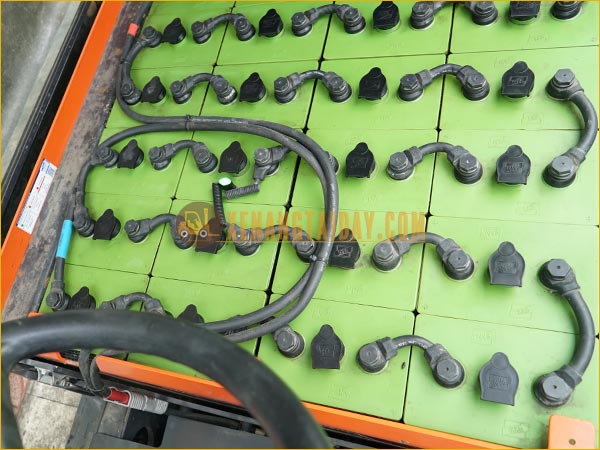Xe nâng điện ngồi lái KOMATSU FB25HB-11, khung 3m, 2012, 1238 giờ