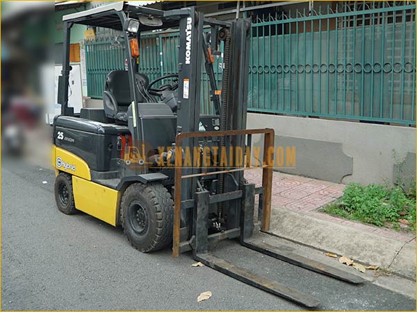 Xe nâng điện ngồi lái KOMATSU FB25HB-11, khung 3m, 2012, 1238 giờ
