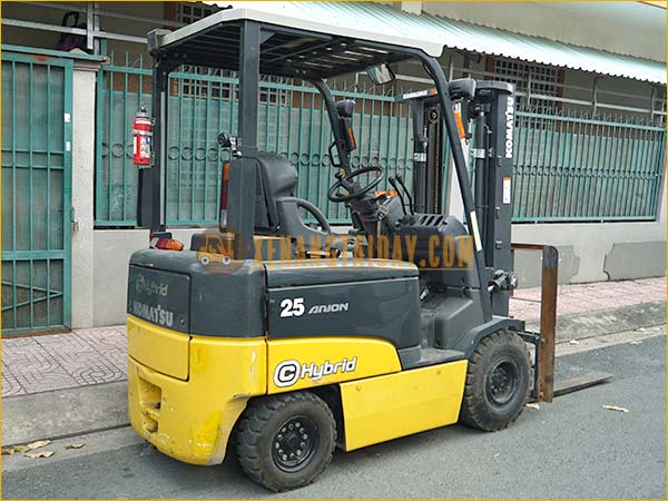 Xe nâng điện ngồi lái KOMATSU FB25HB-11, khung 3m, 2012, 1238 giờ