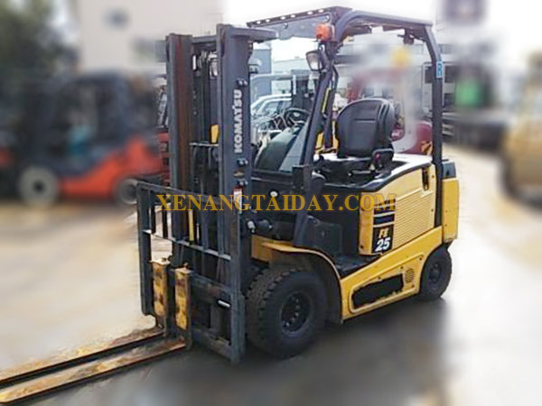 Xe nâng điện ngồi lái KOMATSU FE25-1