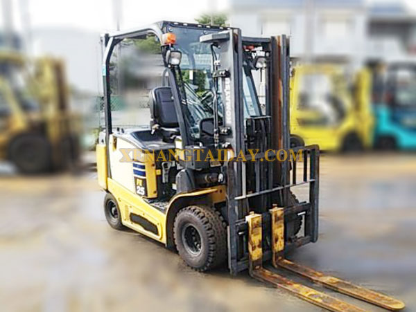 Xe nâng điện ngồi lái KOMATSU FE25-1