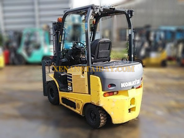 Xe nâng điện ngồi lái KOMATSU FE25-1