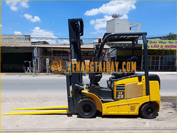 Xe nâng điện ngồi lái KOMATSU FE25-1