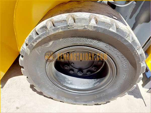 Xe nâng điện ngồi lái KOMATSU FE25-1