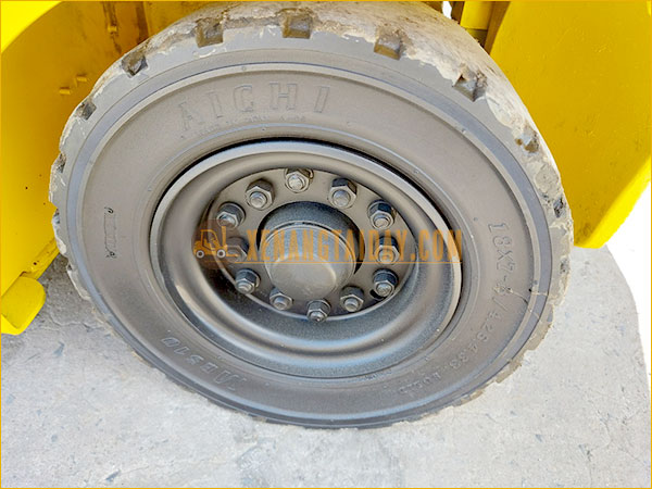 Xe nâng điện ngồi lái KOMATSU FE25-1