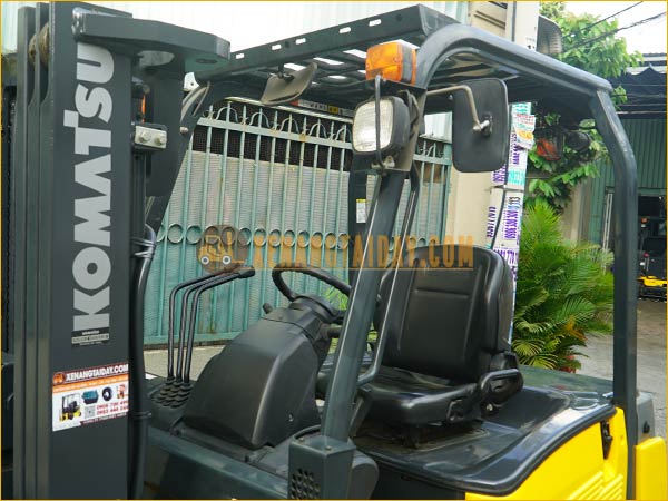 Xe nâng điện ngồi lái KOMATSU FE25-1