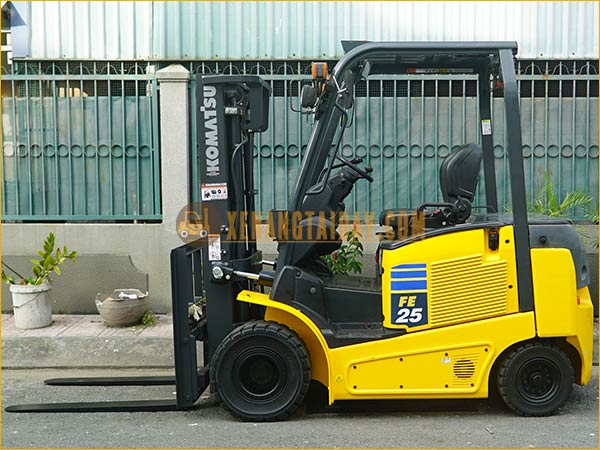 Xe nâng điện ngồi lái KOMATSU FE25-1