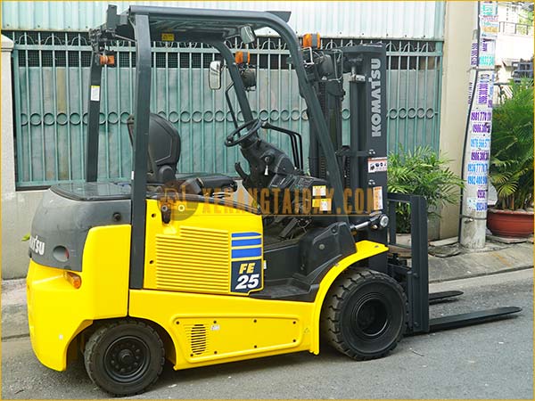 Xe nâng điện ngồi lái KOMATSU FE25-1