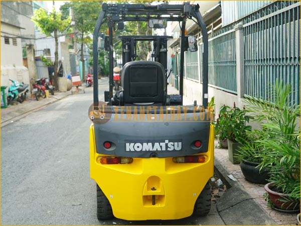 Xe nâng điện ngồi lái KOMATSU FE25-1