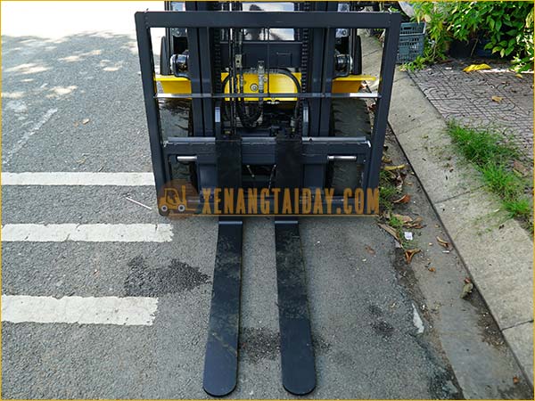 Xe nâng điện ngồi lái KOMATSU FE25-1