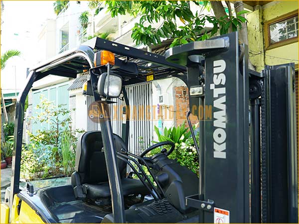 Xe nâng điện ngồi lái KOMATSU FE25-1