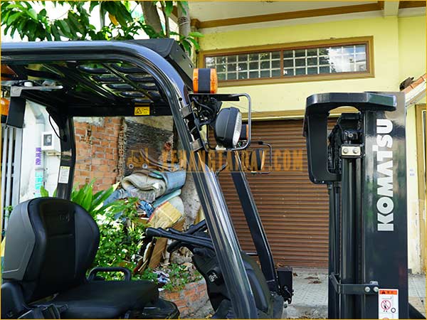 Xe nâng điện ngồi lái KOMATSU FE25-1