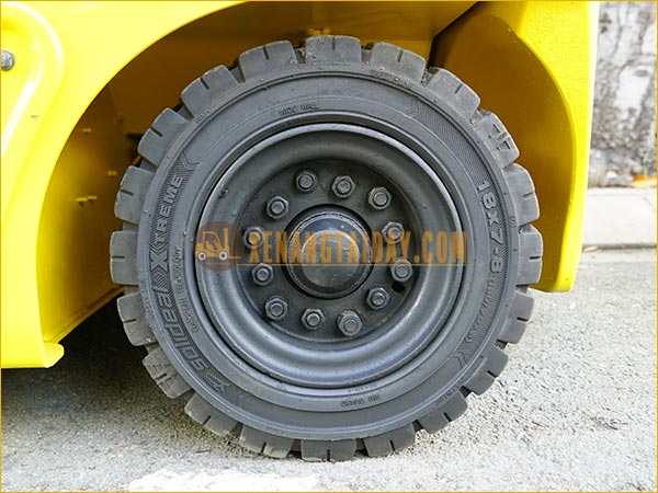 Xe nâng điện ngồi lái KOMATSU FE25-1