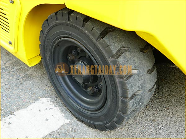Xe nâng điện ngồi lái KOMATSU FE25-1