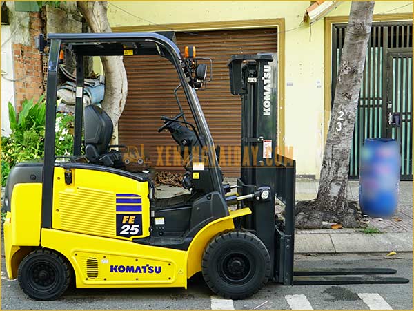 Xe nâng điện ngồi lái KOMATSU FE25-1
