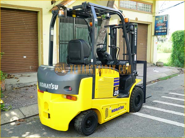 Xe nâng điện ngồi lái KOMATSU FE25-1