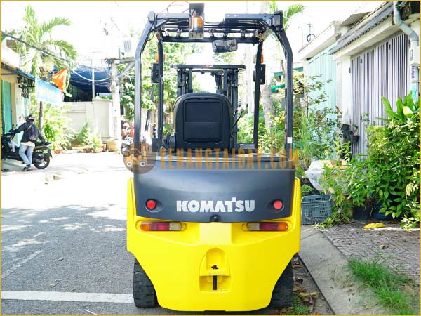 Xe nâng điện ngồi lái KOMATSU FE25-1
