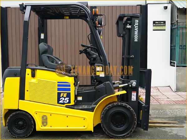 Xe nâng điện ngồi lái KOMATSU FE25-1
