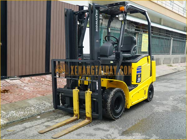 Xe nâng điện ngồi lái KOMATSU FE25-1