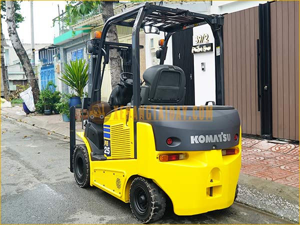 Xe nâng điện ngồi lái KOMATSU FE25-1