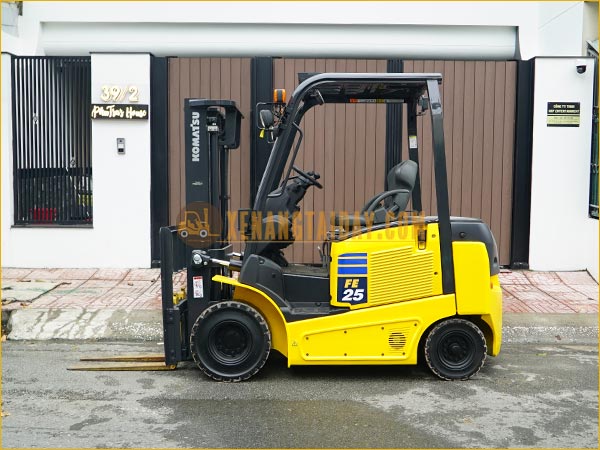 Xe nâng điện ngồi lái KOMATSU FE25-1