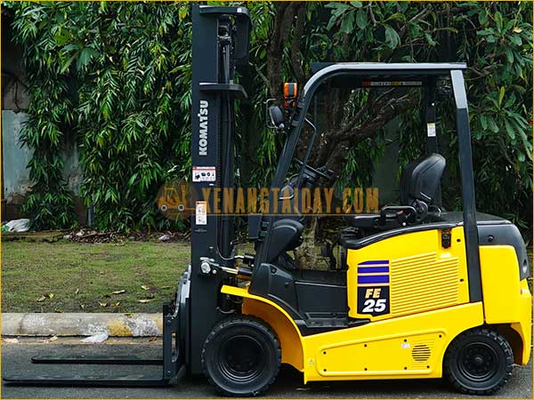Xe nâng điện ngồi lái KOMATSU FE25-1