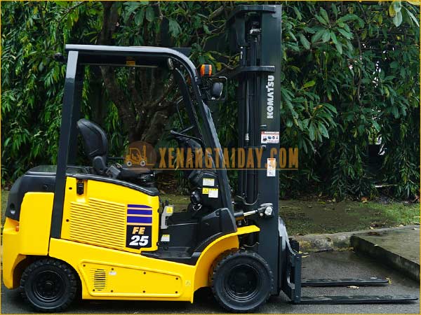 Xe nâng điện ngồi lái KOMATSU FE25-1