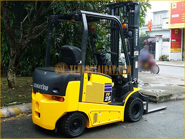 Xe nâng điện ngồi lái KOMATSU FE25-1