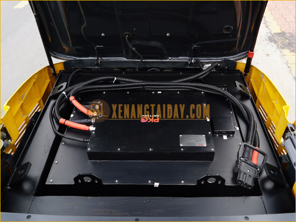Xe nâng điện ngồi lái KOMATSU FE25-1 gắn pin lithum 72V - 340Ah PKGFF72340