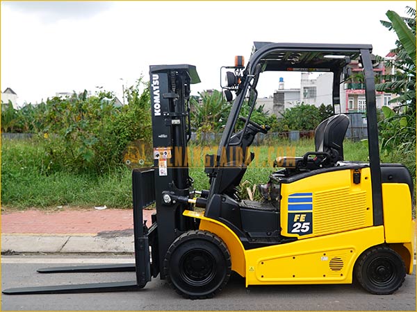 Xe nâng điện ngồi lái KOMATSU FE25-1 gắn pin lithum 72V - 340Ah PKGFF72340