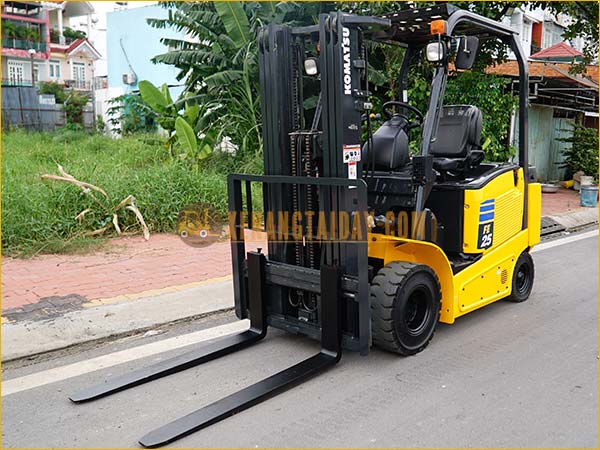 Xe nâng điện ngồi lái KOMATSU FE25-1 gắn pin lithum 72V - 340Ah PKGFF72340