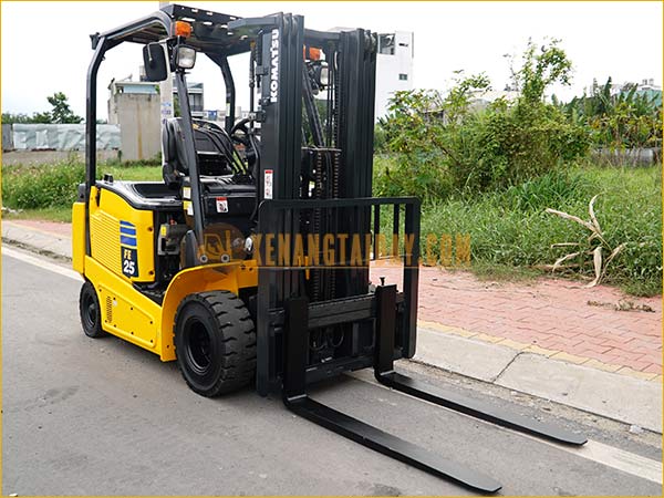 Xe nâng điện ngồi lái KOMATSU FE25-1 gắn pin lithum 72V - 340Ah PKGFF72340